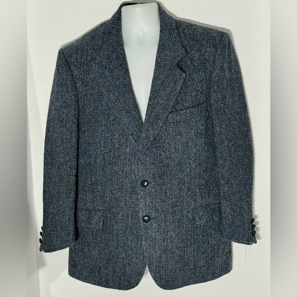 Harris Tweed 44S herringbone in grey blue wool. Like new, unworn, condition